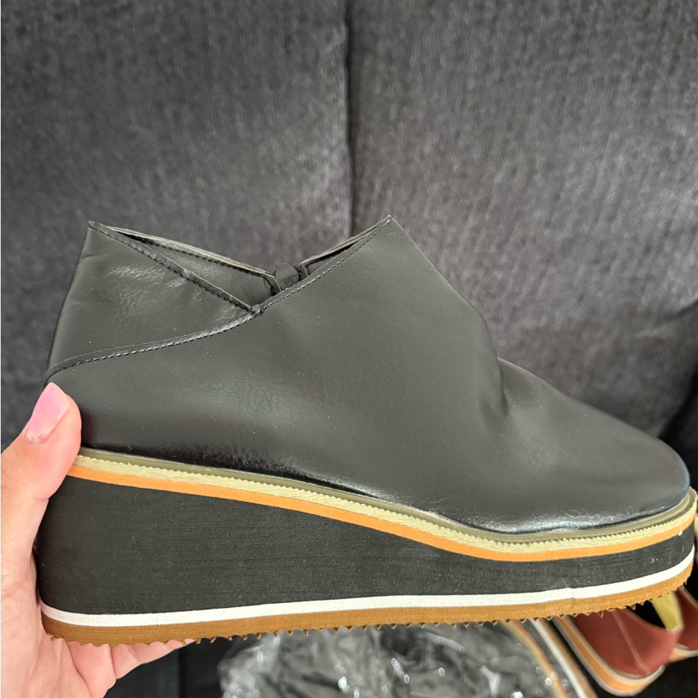 Women’s zip platform shoe